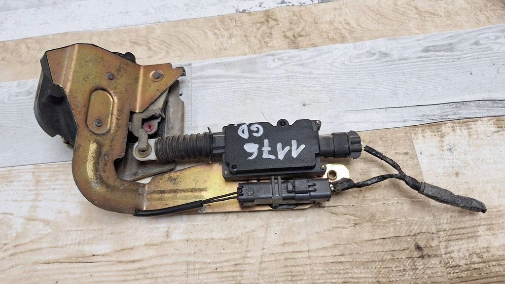 Sliding door lock