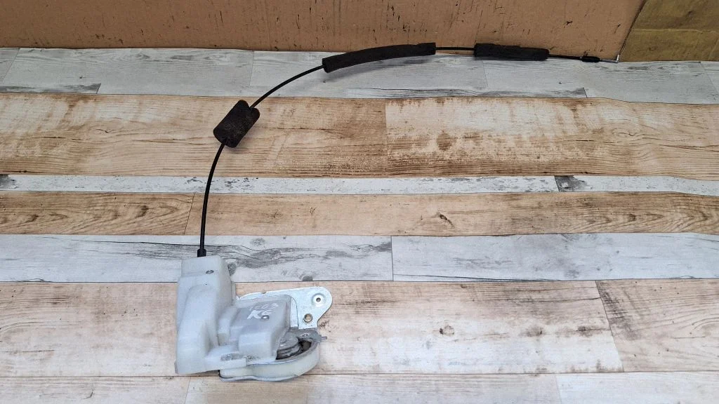 Sliding door lock – Mazda 5 (2005-2010)