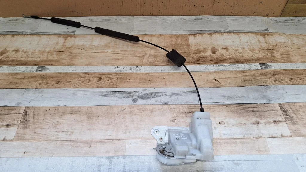 Sliding door lock – Mazda 5 (2005-2010)