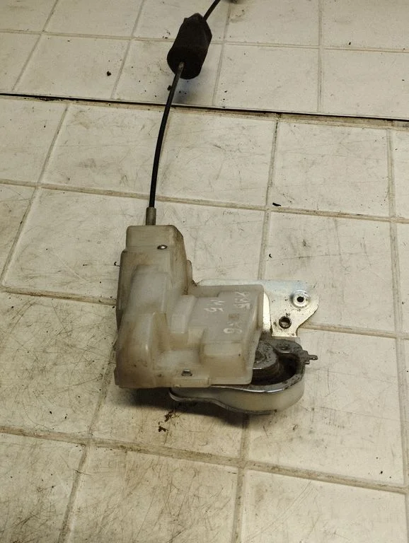 Sliding door lock – Mazda 5 (2005-2010)