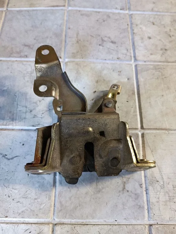 Sliding door lock – Toyota Previa (XR30, XR40) II (2000-2006)