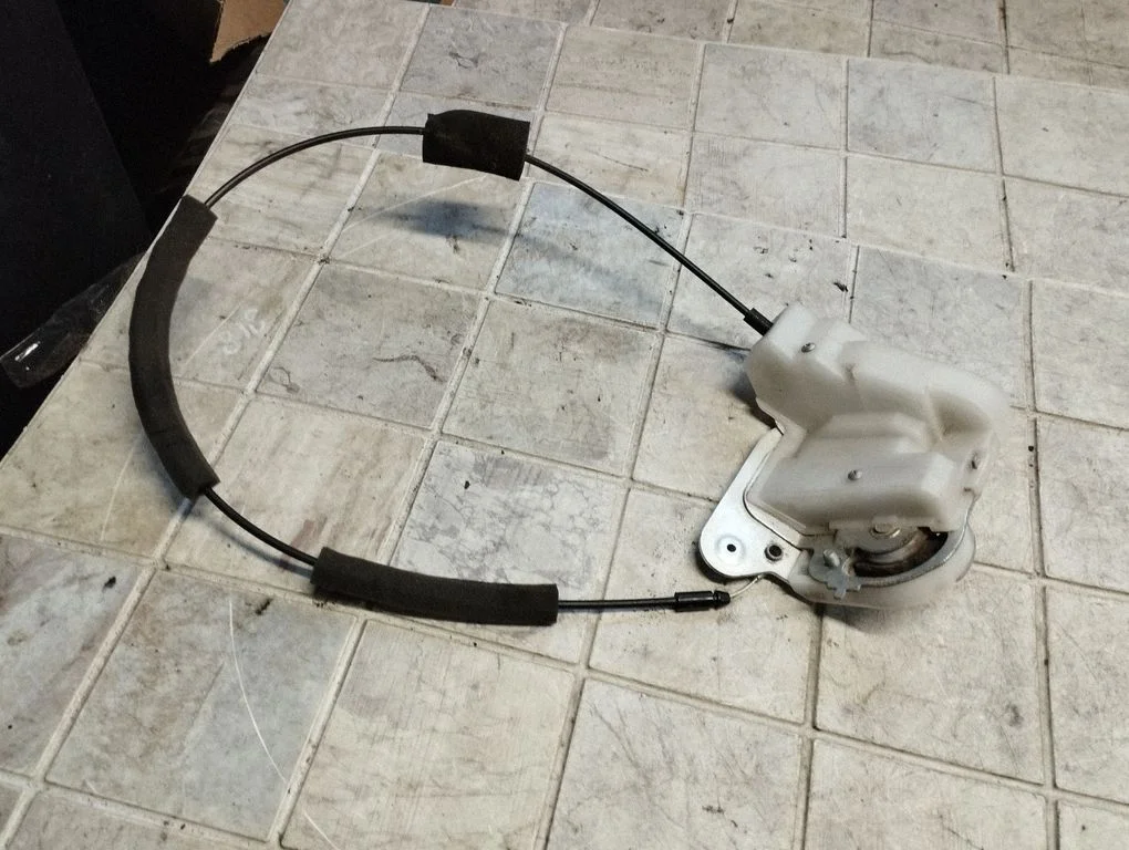 Sliding door lock – Mazda 5 (2005-2010)