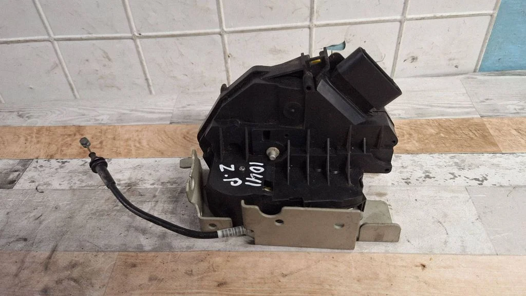 Sliding door lock BK21V43288CH