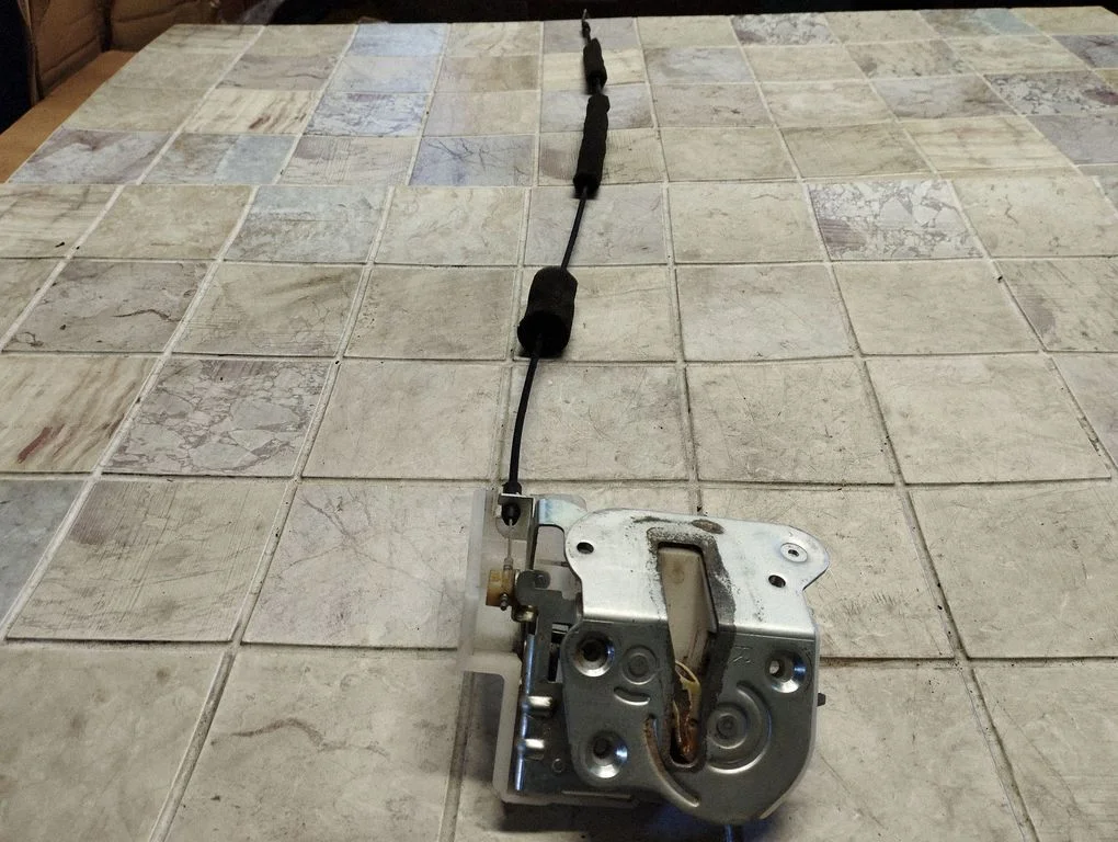 Sliding door lock – Mazda 5 (2005-2010)