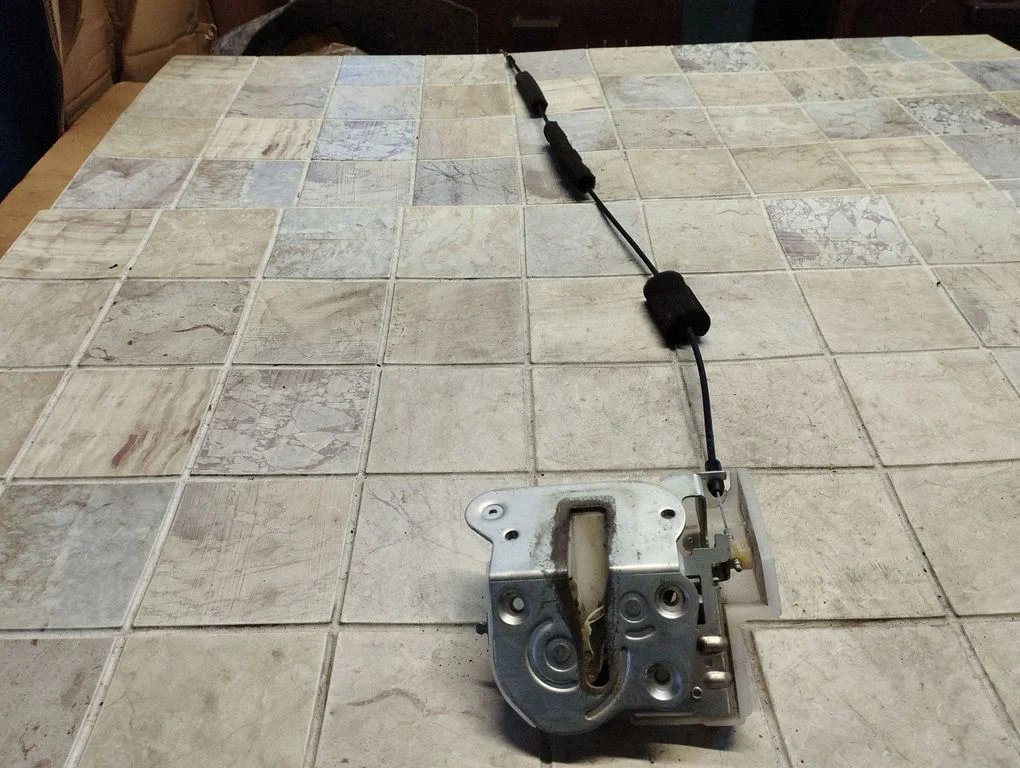 Sliding door lock – Mazda 5 (2005-2010)