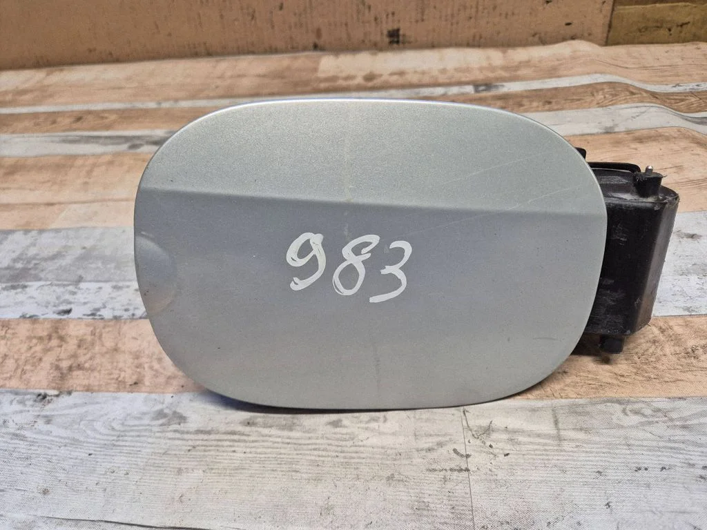 Klapka wlewu paliwa 8200213440 – Renault Modus (2004-2007)