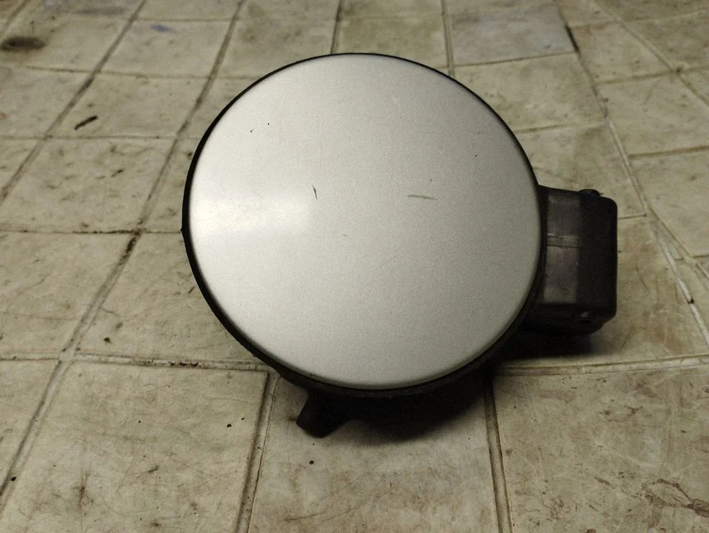 Klapka wlewu paliwa 8Z0010166H
