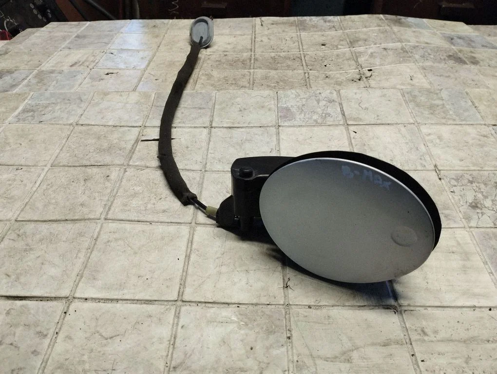 Kütusepaagi kork AV11R27936