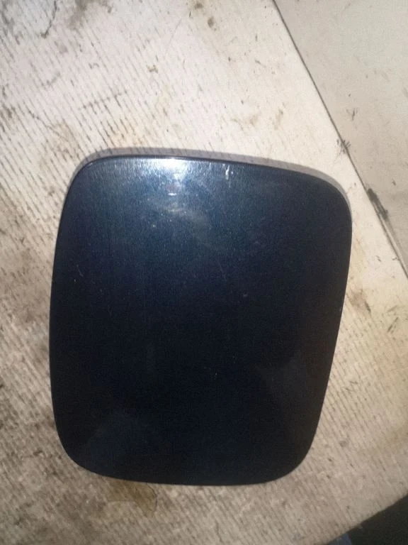 Klapka wlewu paliwa C100
