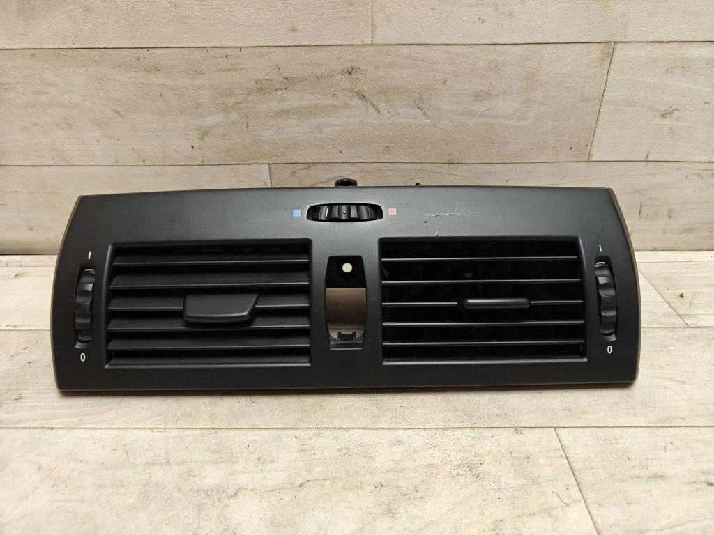 Dash center air vent grill – BMW X3 E83 (2003-2010)