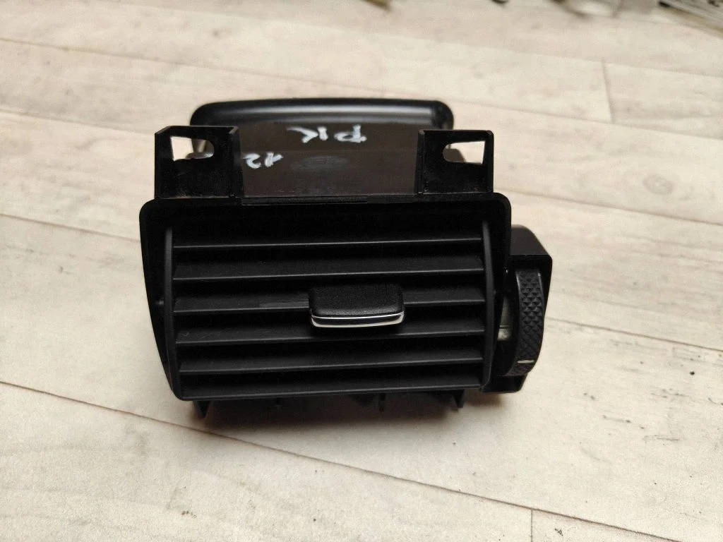 Armatuurlaua keskmine õhutusrest – Ford Transit - Tourneo Connect (2009-2013)