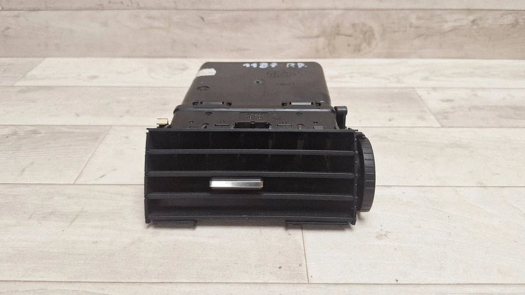 Dash center air vent grill – Ford Focus C-MAX (2003-2010)