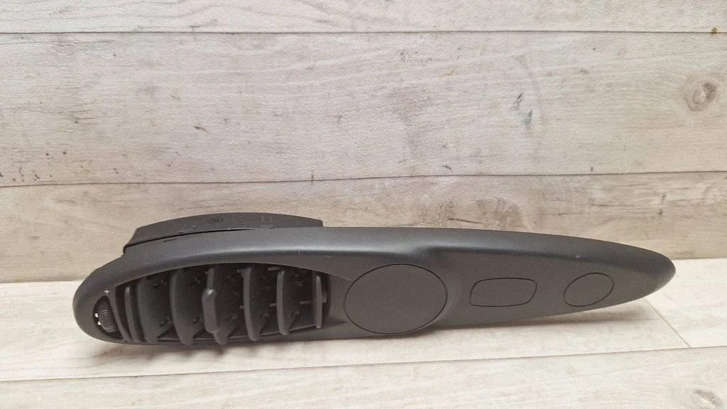 Dash center air vent grill 1488070077
