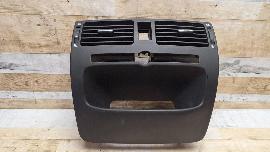 Dash center air vent grill – Toyota Avensis T250 (2003-2006)