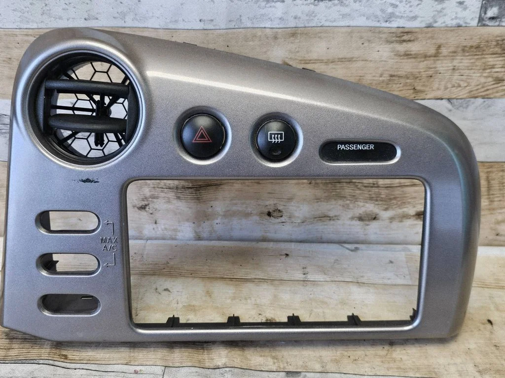Dash center air vent grill 5540501040