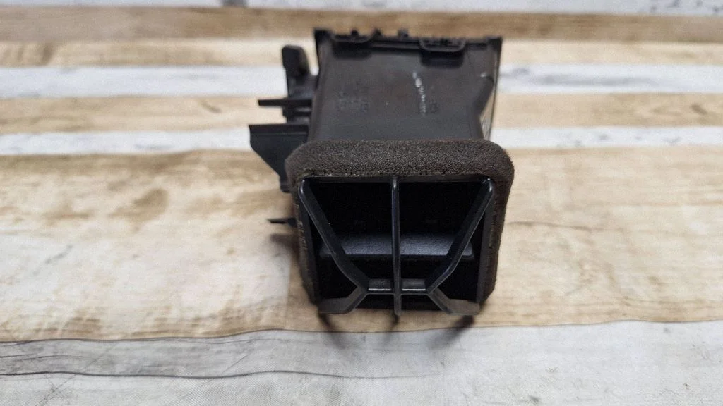 Dash center air vent grill 68750EQ000