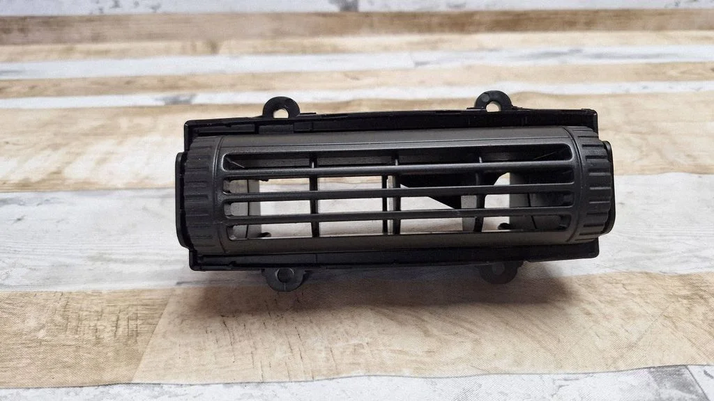 Dash center air vent grill 68755EQ400