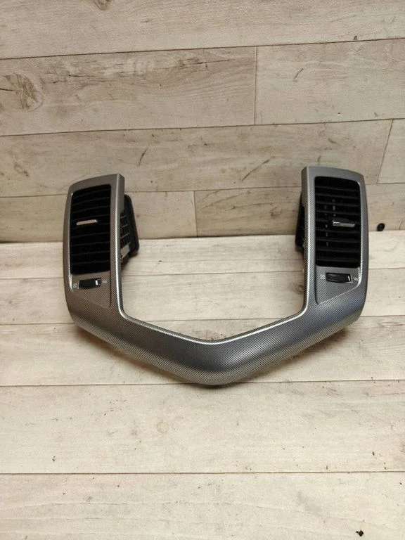 Dash center air vent grill 94567908