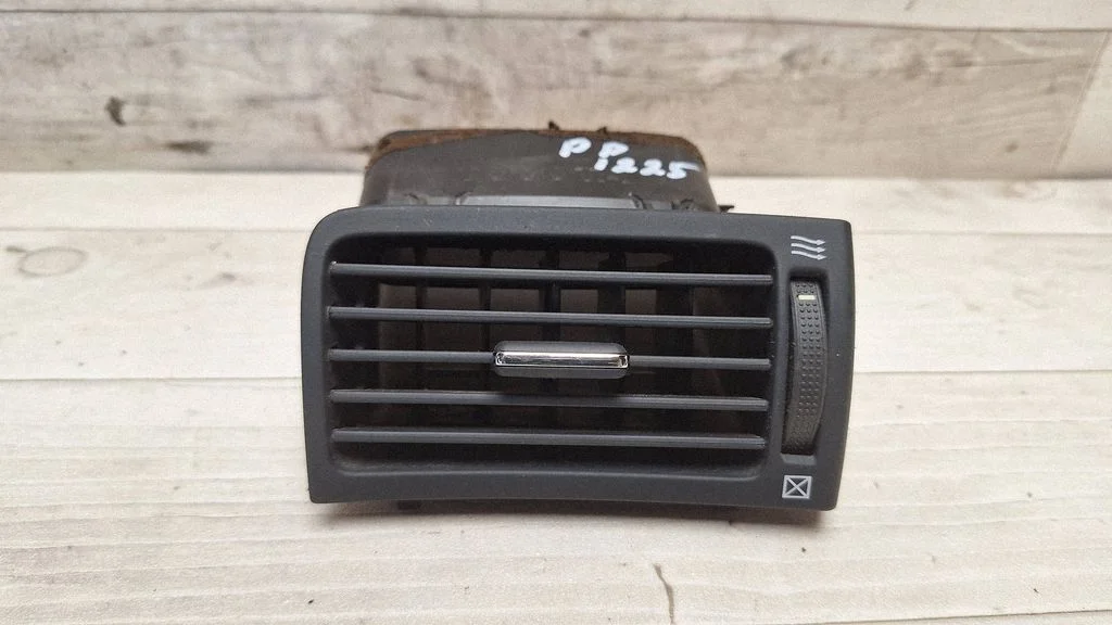 Dash center air vent grill – front right