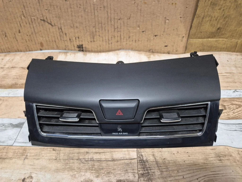 Dash center air vent grill 687503TA0A