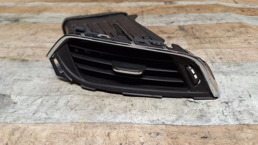 Dash center air vent grill 39128719