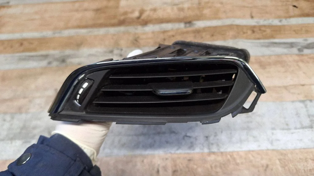 Dash center air vent grill 13377238