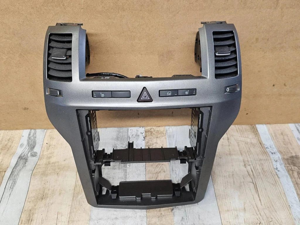 Armatuurlaua keskmine õhutusrest – Opel Zafira B (2005-2014)