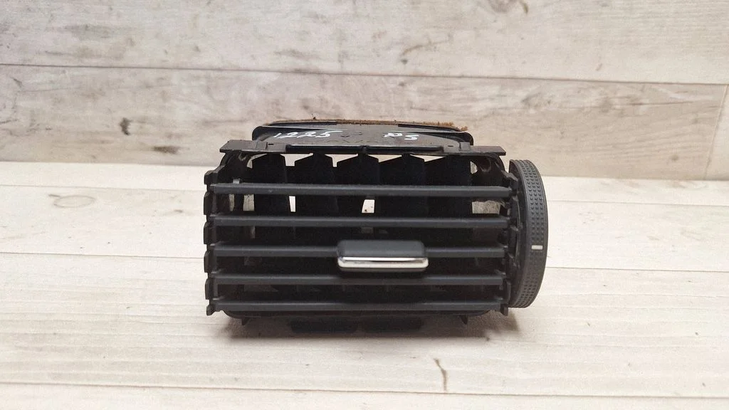 Dash center air vent grill – centre