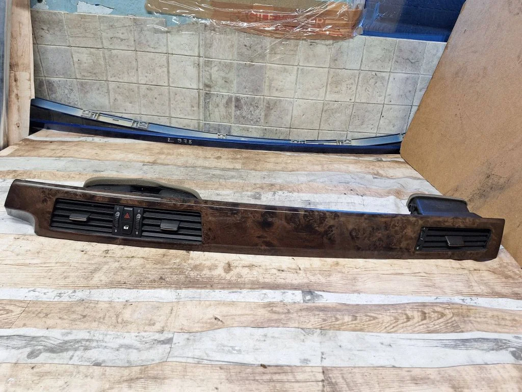 Armatuurlaua keskmine õhutusrest – BMW 5-seeria E60 E61 (2004-2010)