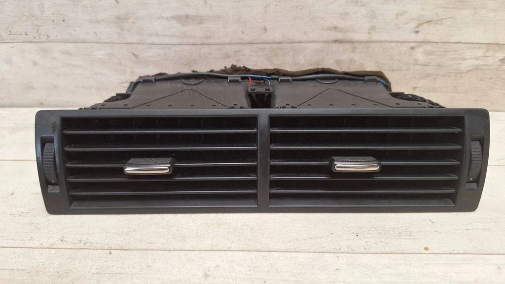 Dash center air vent grill 8E0820951H