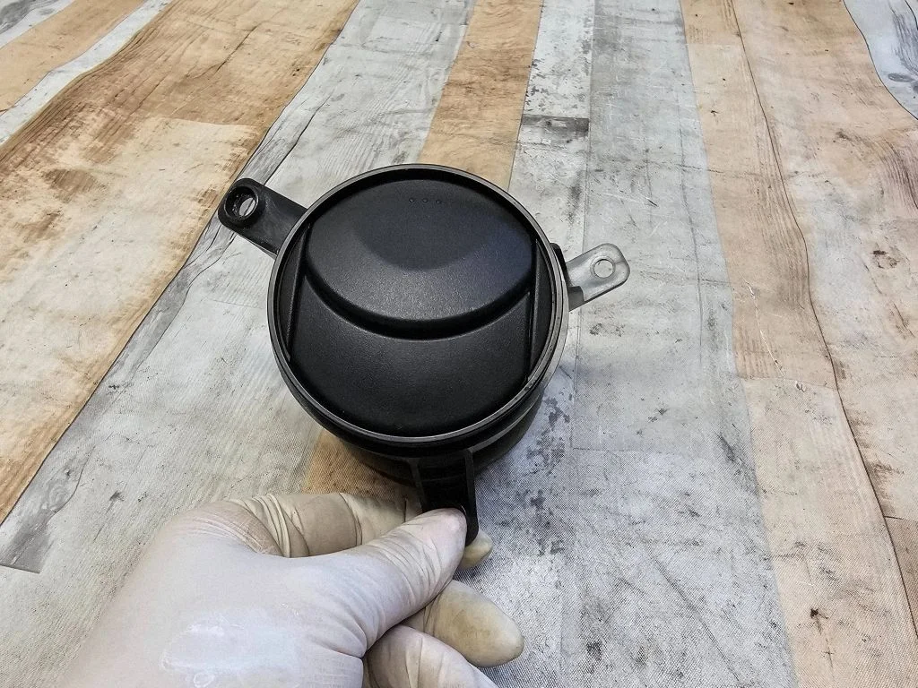 Dash center air vent grill D65264930