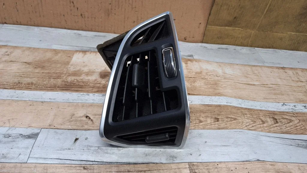 Dash center air vent grill AM51R018B08AGW