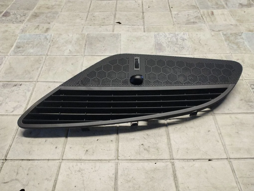 Armatuurlaua keskmine õhutusrest – Citroen C5 (2008-2016)