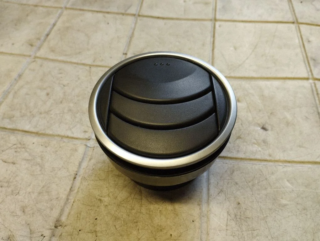 Dash center air vent grill GJ6A