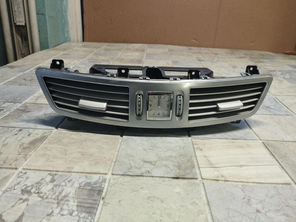 Dash center air vent grill A2218300954