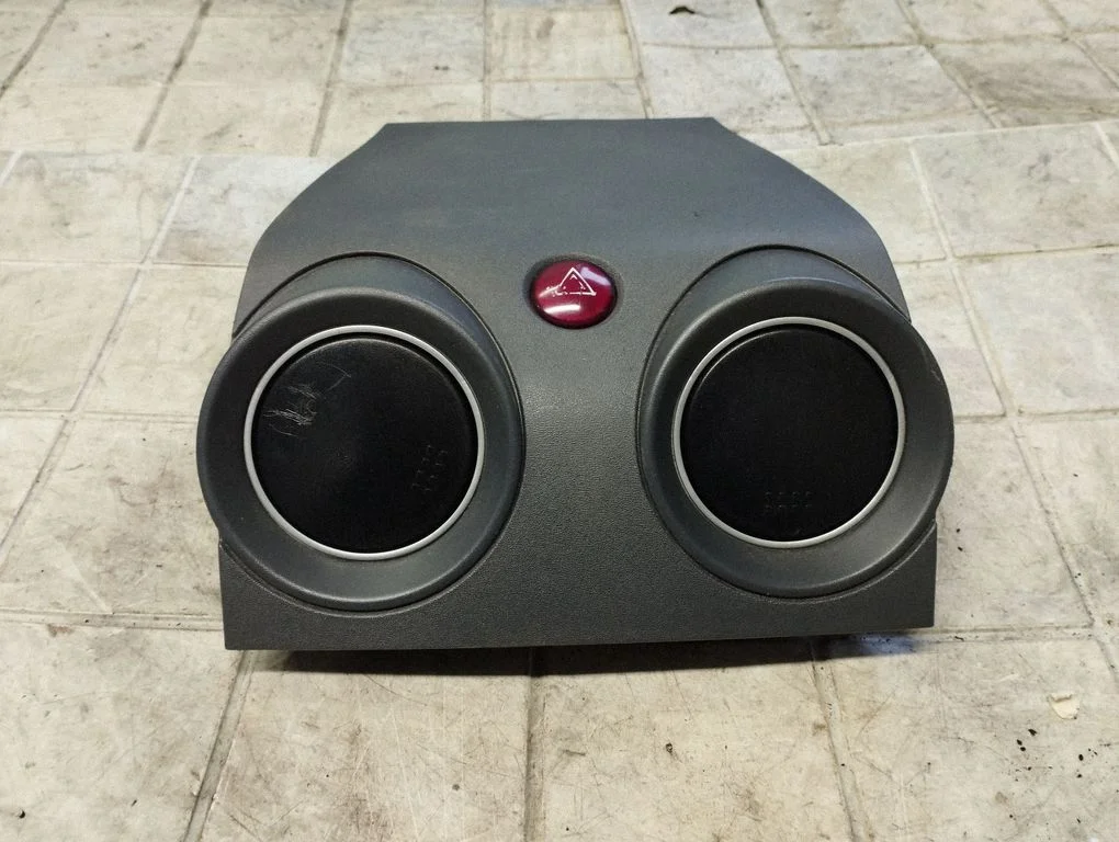 Dash center air vent grill – Mitsubishi Colt (2004-2008)