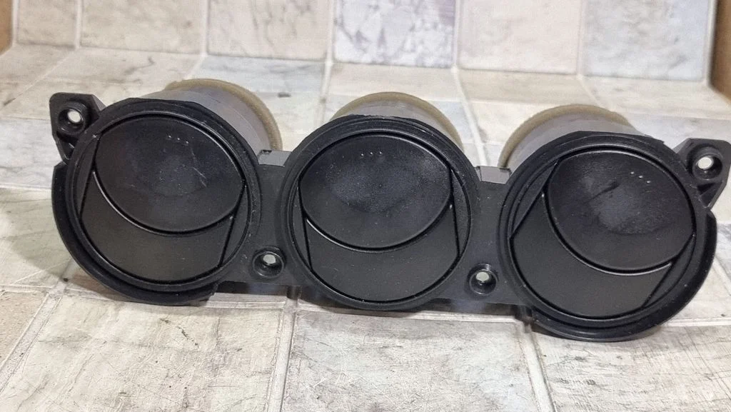 Dash center air vent grill 180403
