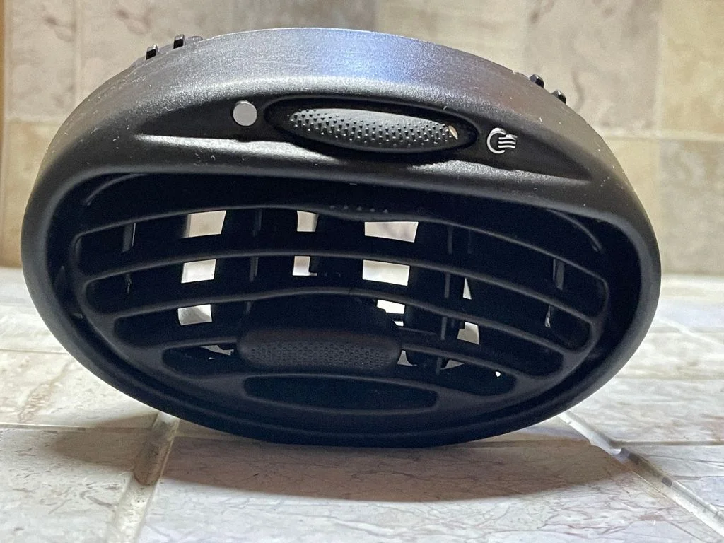 Dash center air vent grill – Ford Focus C-MAX (2003-2010)