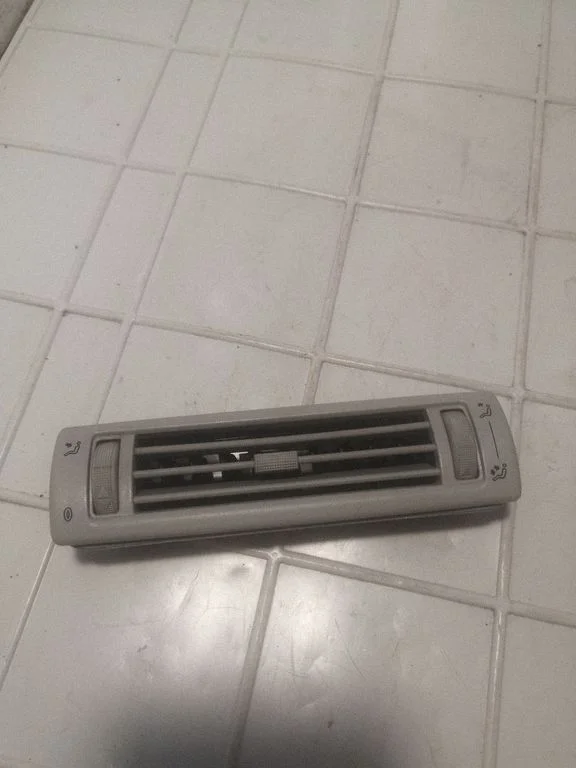 Dash center air vent grill 7D0820951A