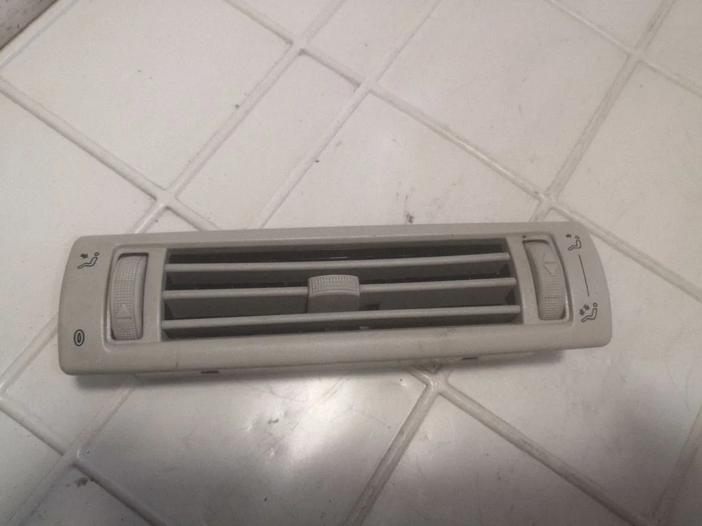 Dash center air vent grill 7D0820951A