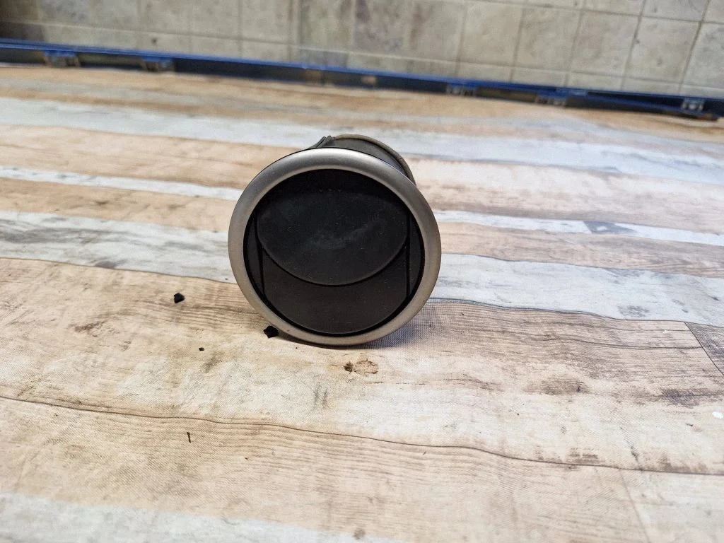 Dash center air vent grill D374GM734