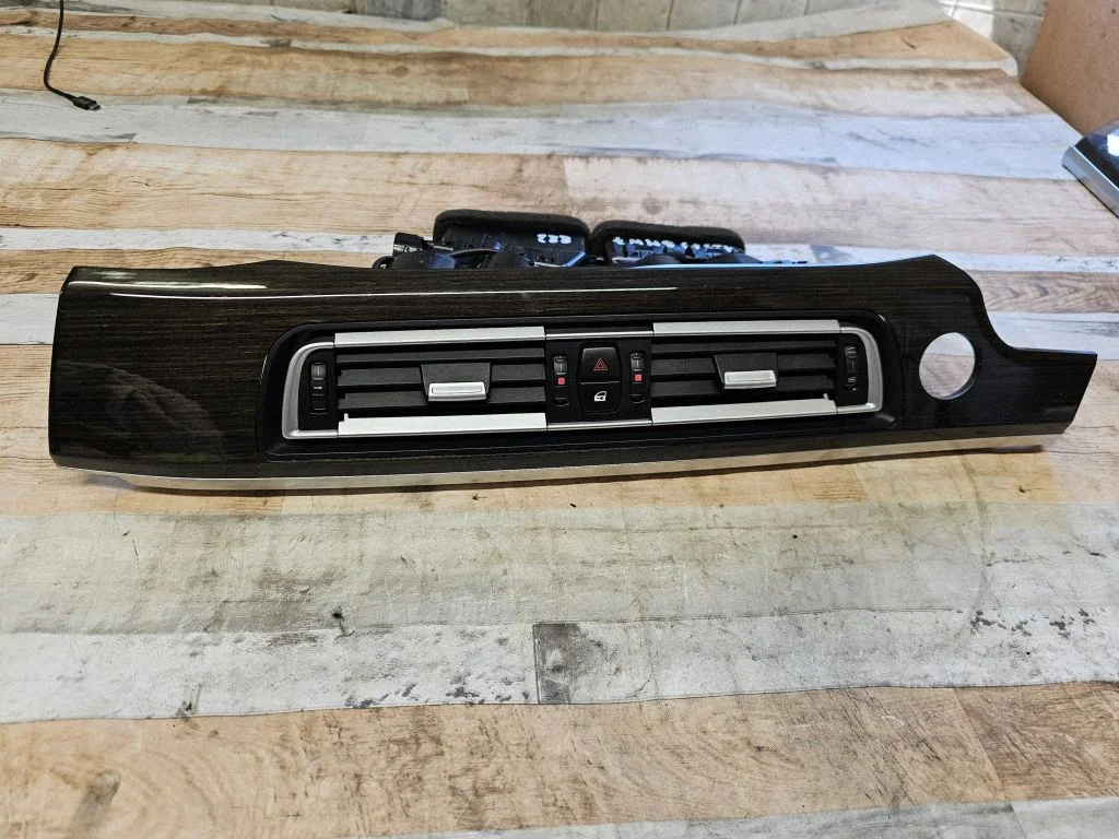 Dash center air vent grill 9115860