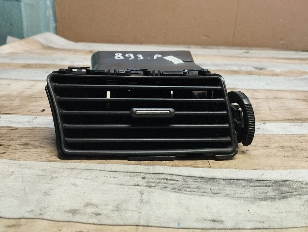 Dash center air vent grill – right