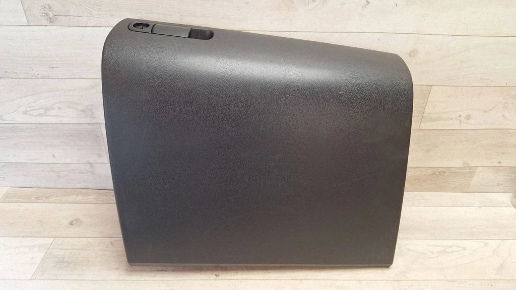 Glove box BP4K64051