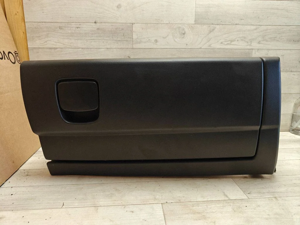 Glove box 735364131