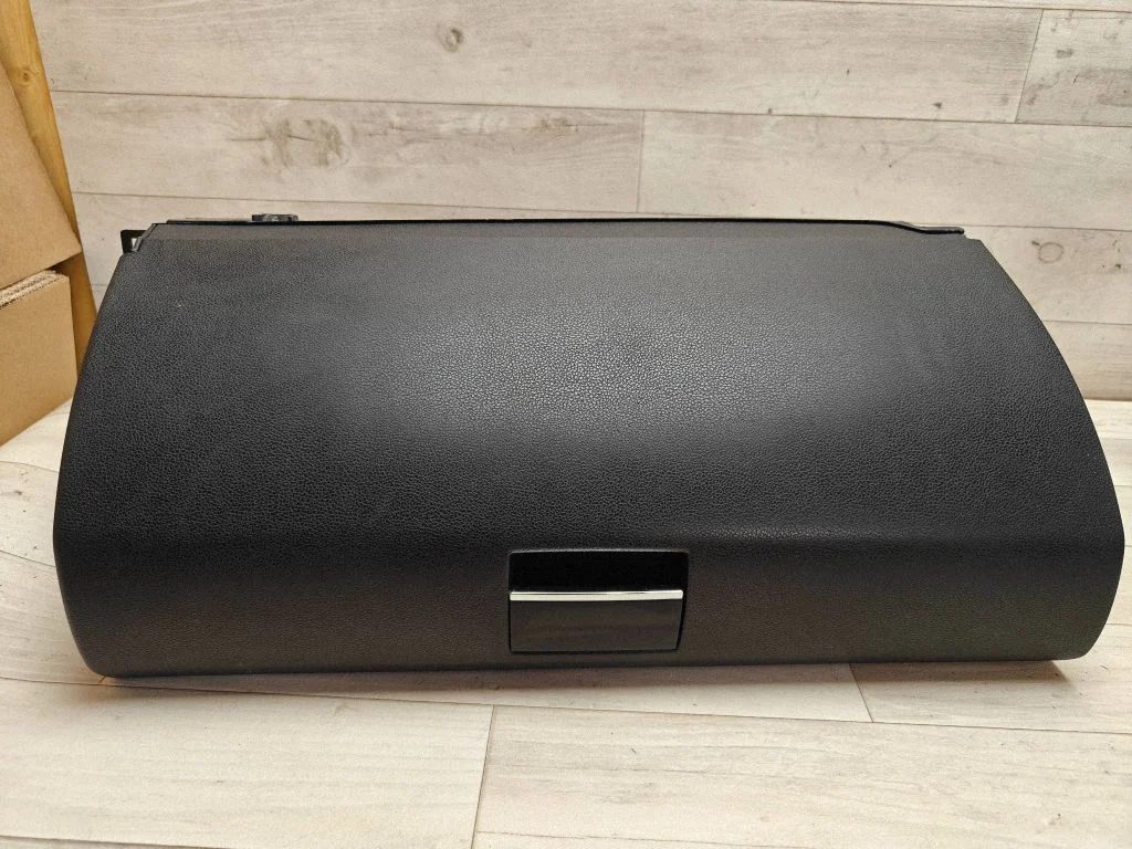 Glove box 1005483