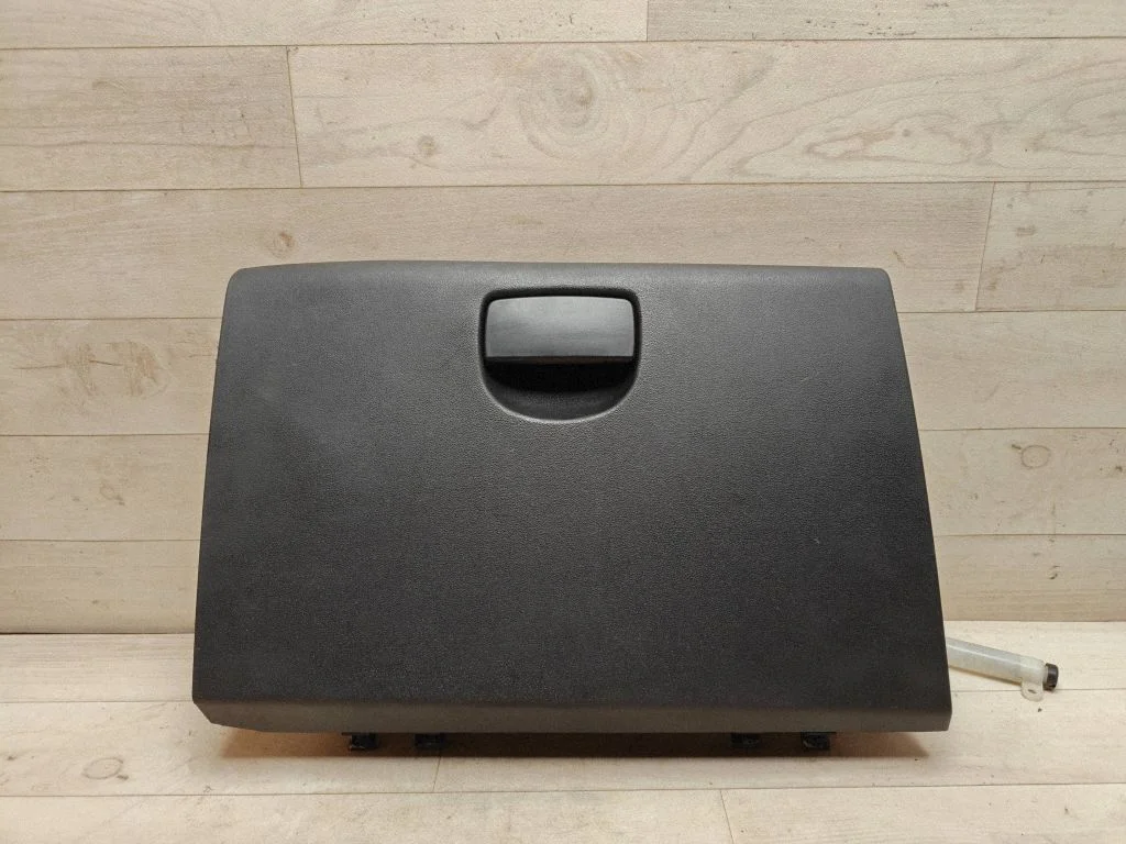Glove box