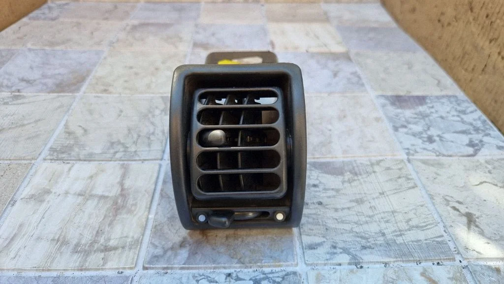 Dash center air vent grill