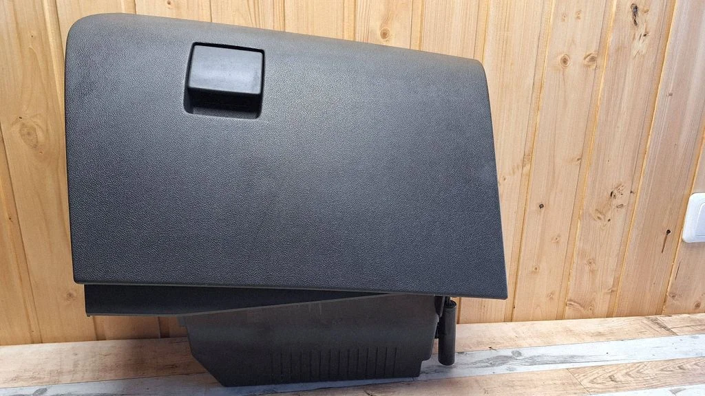 Glove box 013240229