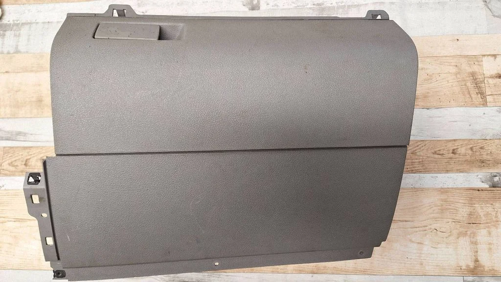 Glove box 1T1857101